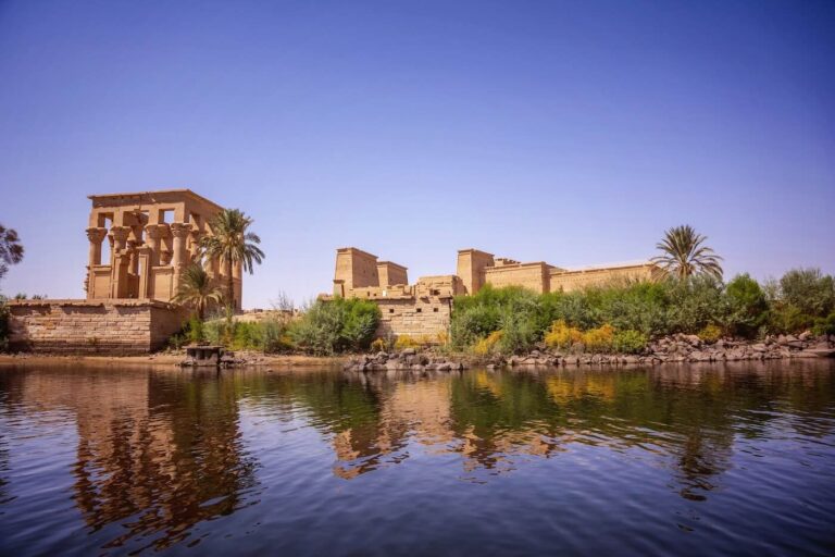 Aswan_Sunrise-temple-of-Philae-Nile-river