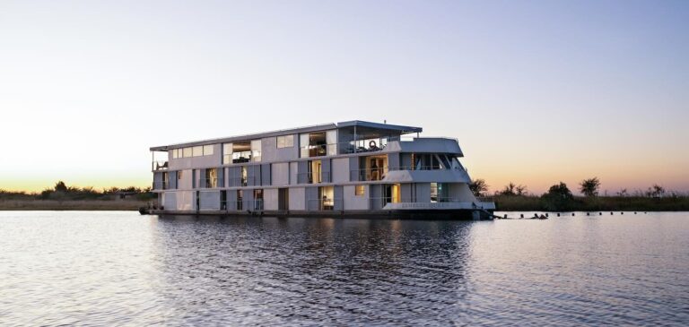 Zambezi Queen Exterior