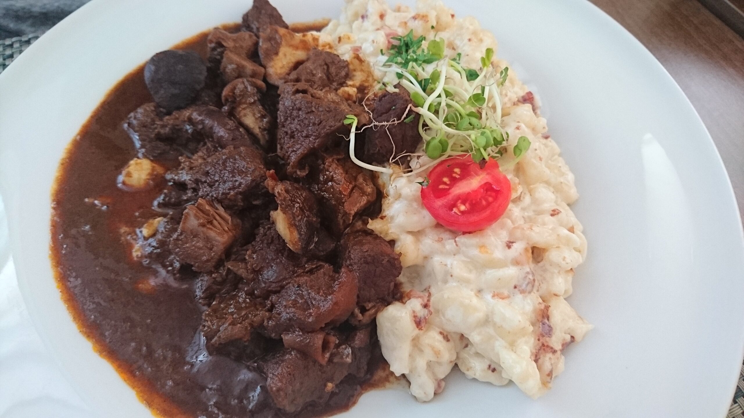 Beef stew with nokedli (cheese noodle)